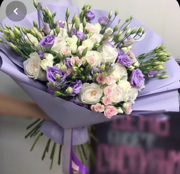 Букет из роз и эутом