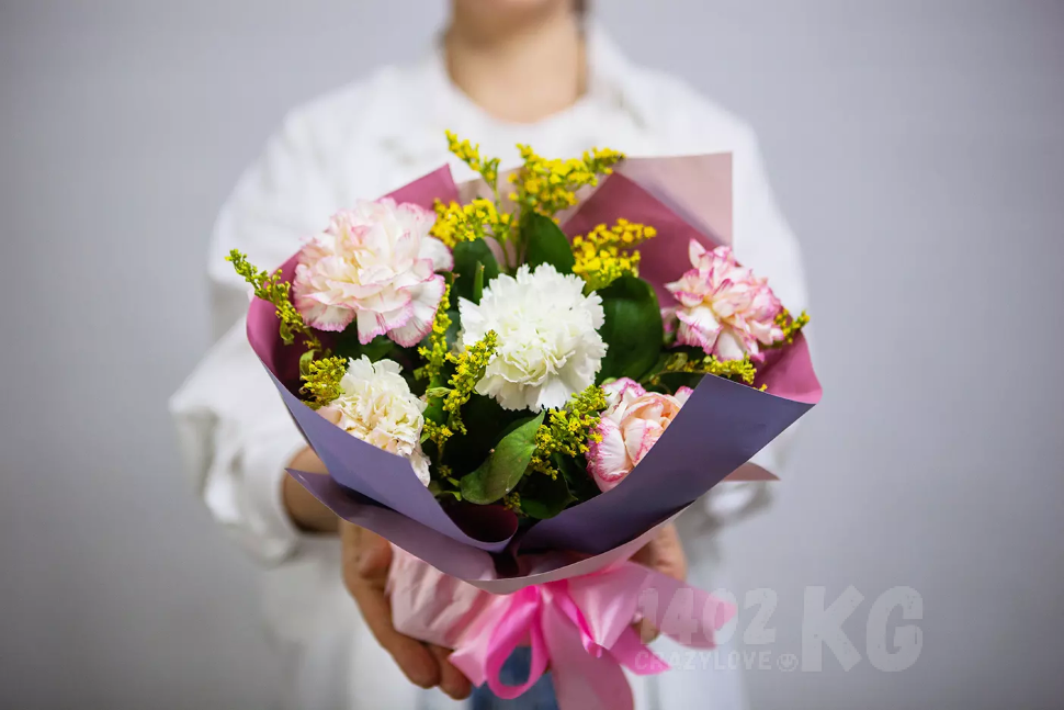 Заказать цветы: цветочная композиция из гвоздик 22031919